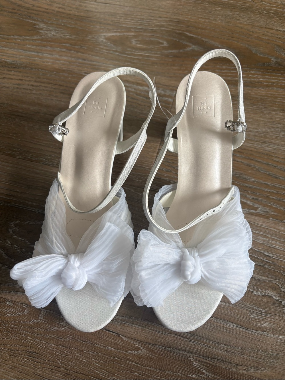 David's Bridal White Bow-Accent Slingback Heels